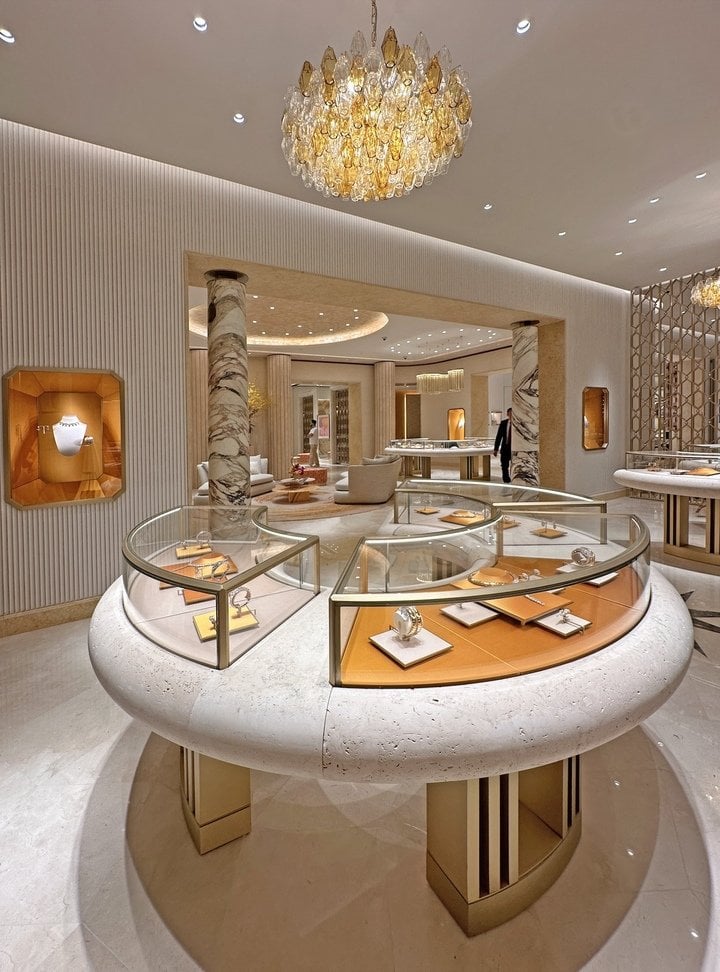 Bulgari's newest flagship concept features its longest façade worldwide and several firsts: a dedicated men's watch salon, a client lounge with refreshments from a Michelin-starred restaurant, and exclusive spaces for high-end fragrances and leather goods.