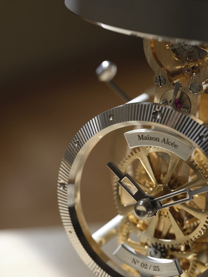 An introduction to Maison Alcée's Persée Or table clock